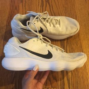 Nike Tennis Shoes
